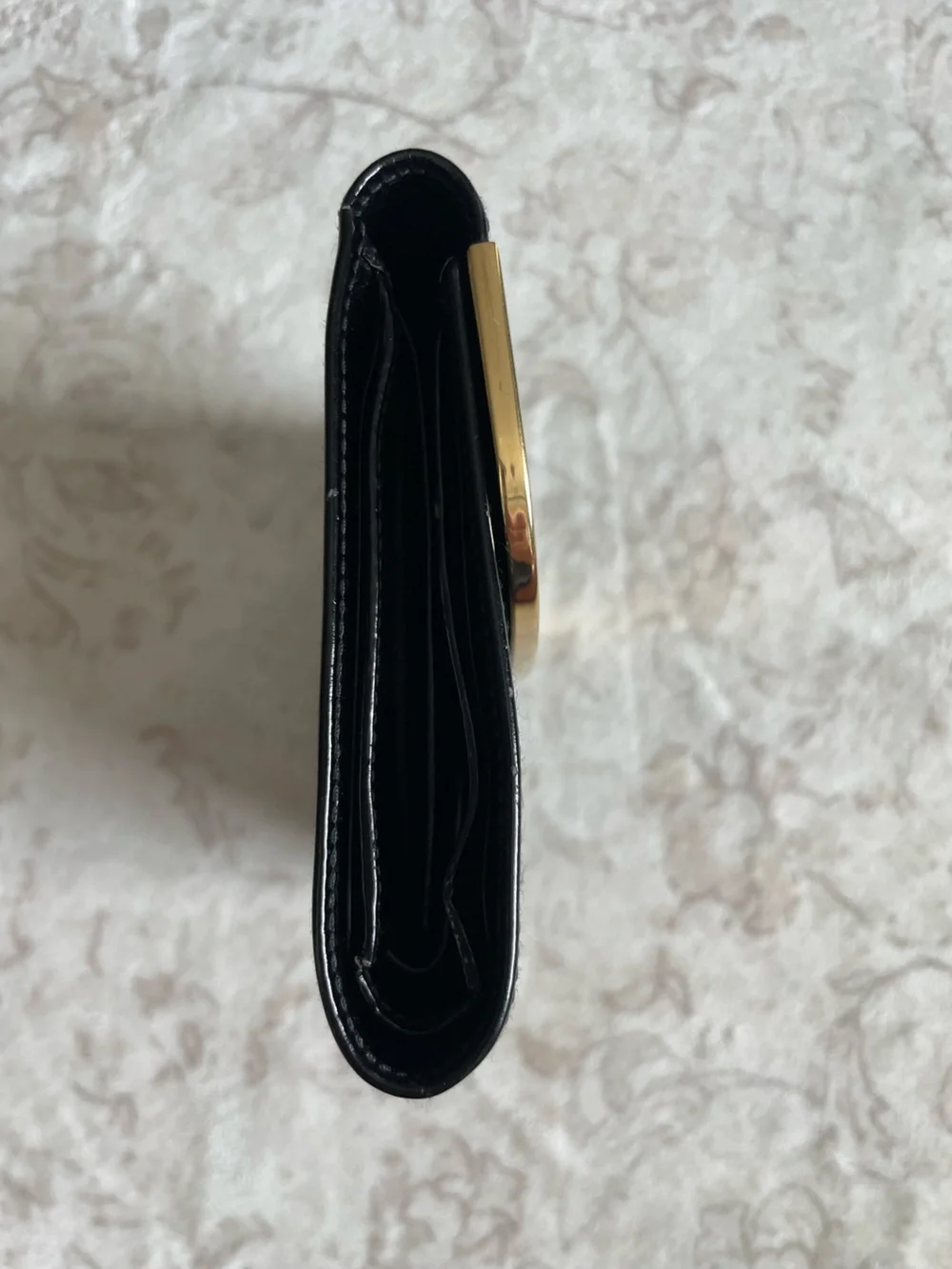 Gucci Black Patent Leather Trifold Wallet with Gold Bar Detail